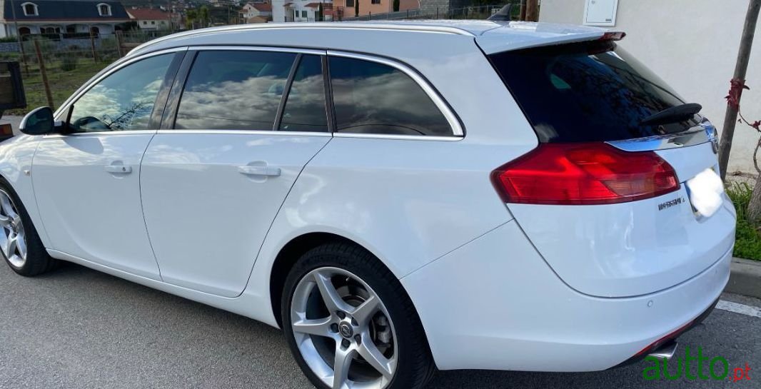 2012' Opel Insignia Sports Tourer photo #3