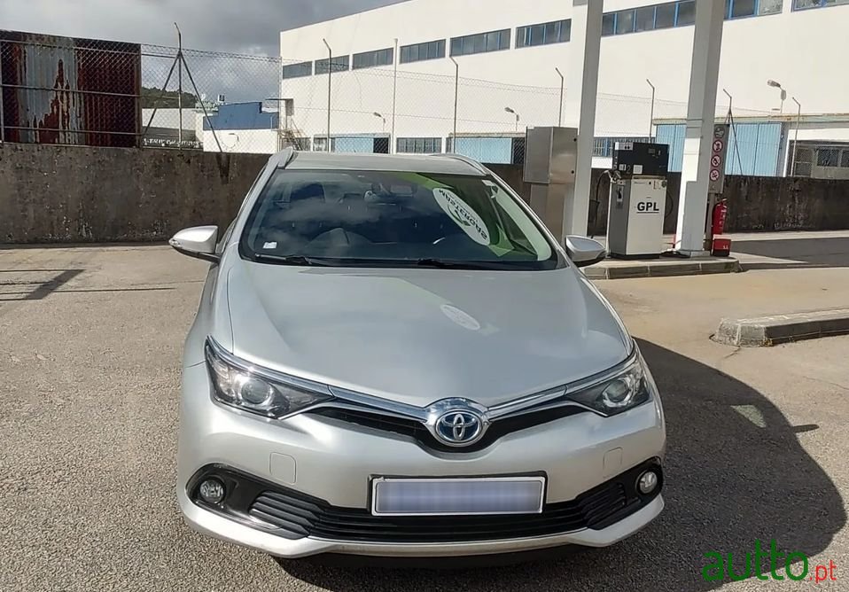 2012' Toyota Auris photo #2