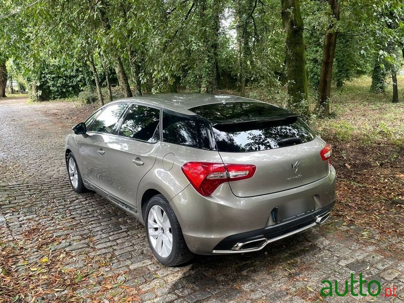 2012' Citroen DS5 photo #5
