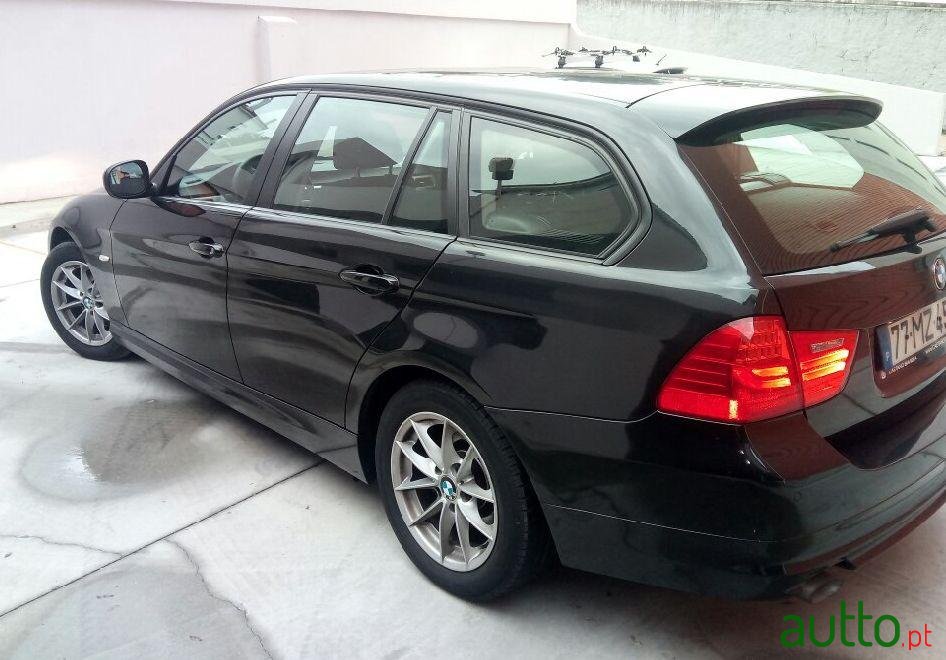 2012' BMW 318 D Touring photo #2