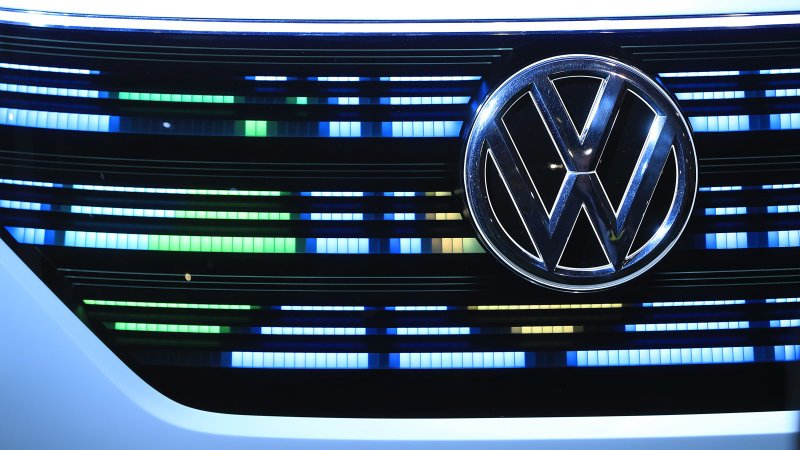 VW Considering Electric Land Rover Rival