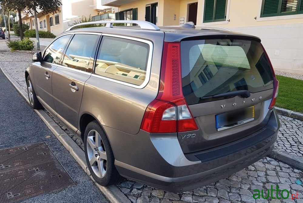 2009' Volvo V70 2.0 D Momentum photo #3