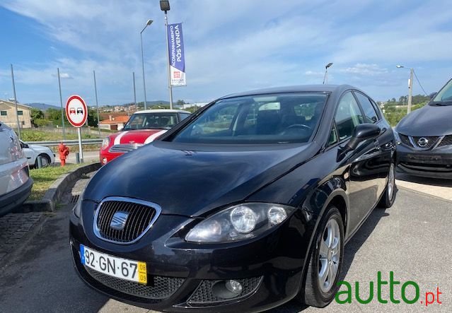 2009' SEAT Leon photo #3