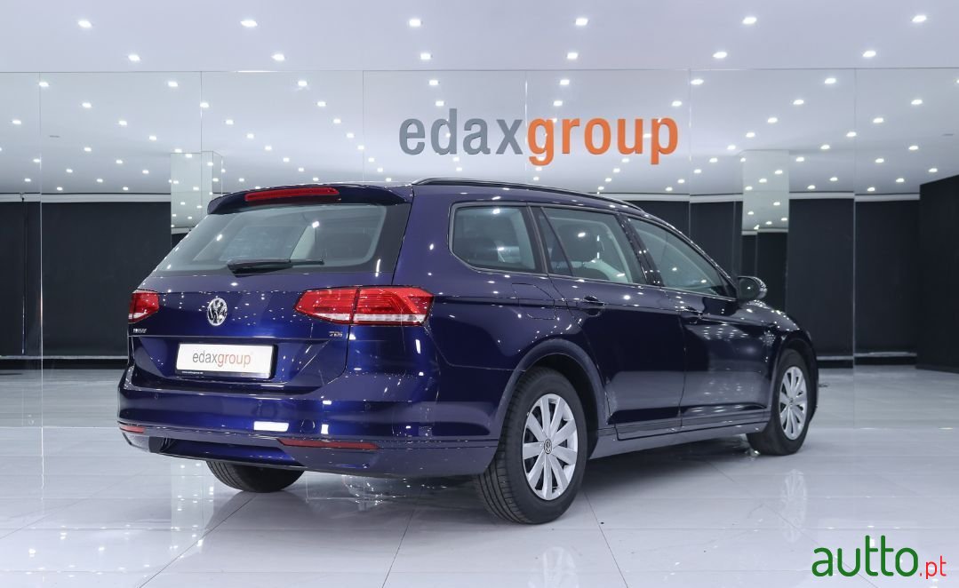 2017' Volkswagen Passat Variant photo #3