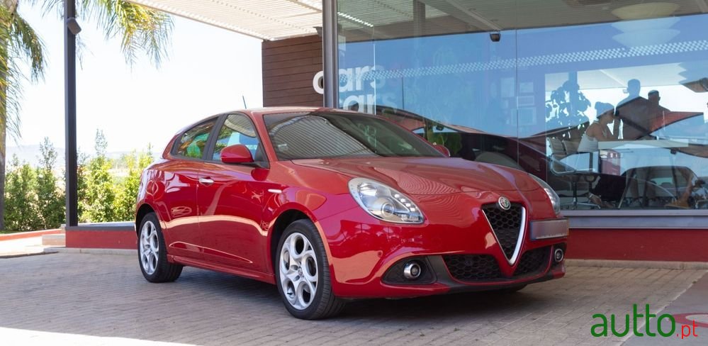 2019' Alfa Romeo Giulietta 1.6 Jtdm Sport photo #2