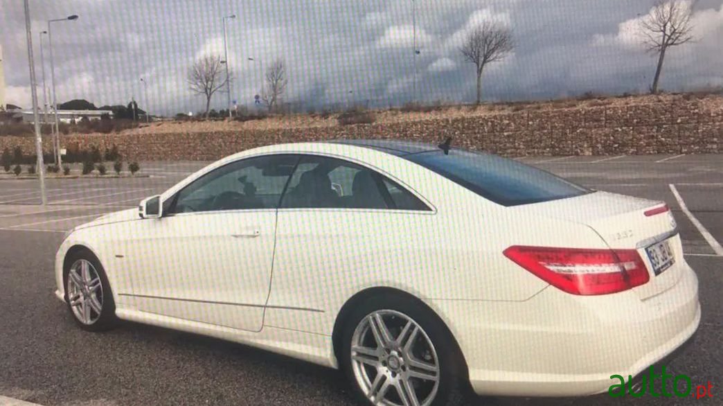 2010' Mercedes-Benz 350 photo #2