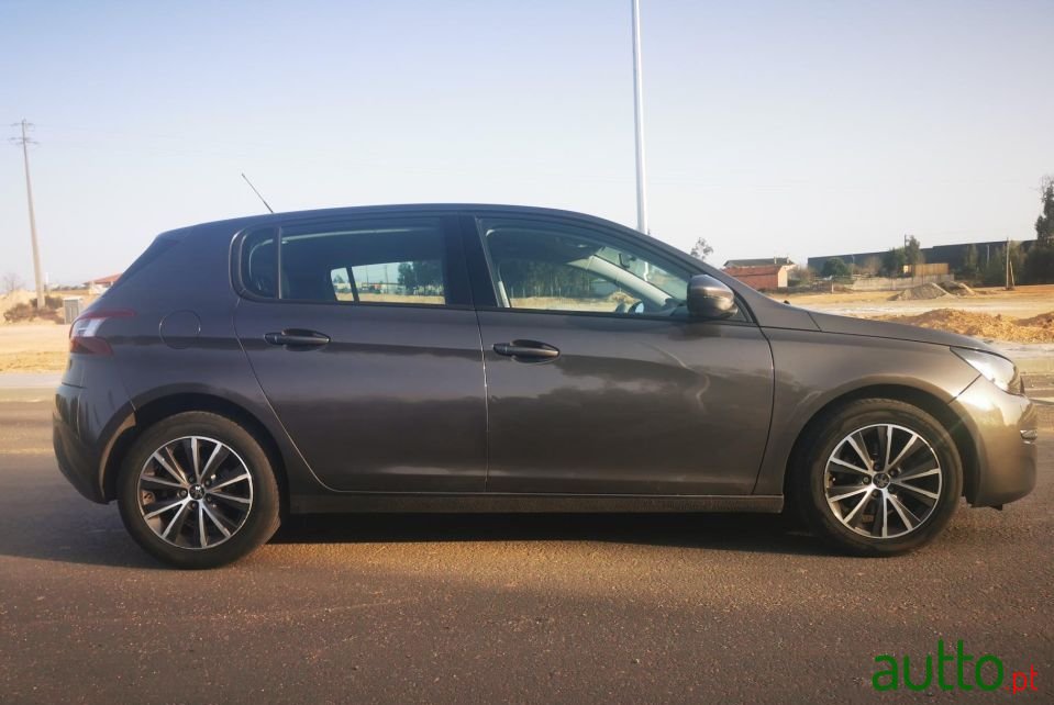 2015' Peugeot 308 photo #3