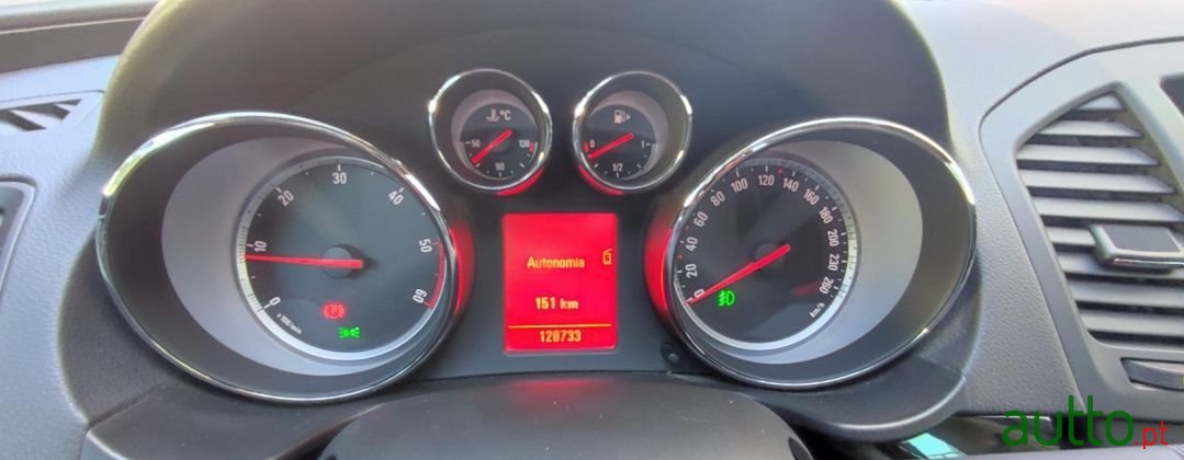 2011' Opel Insignia Sports Tourer photo #6