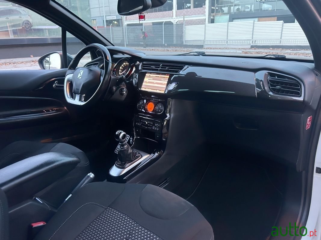 2011' Citroen DS3 photo #6