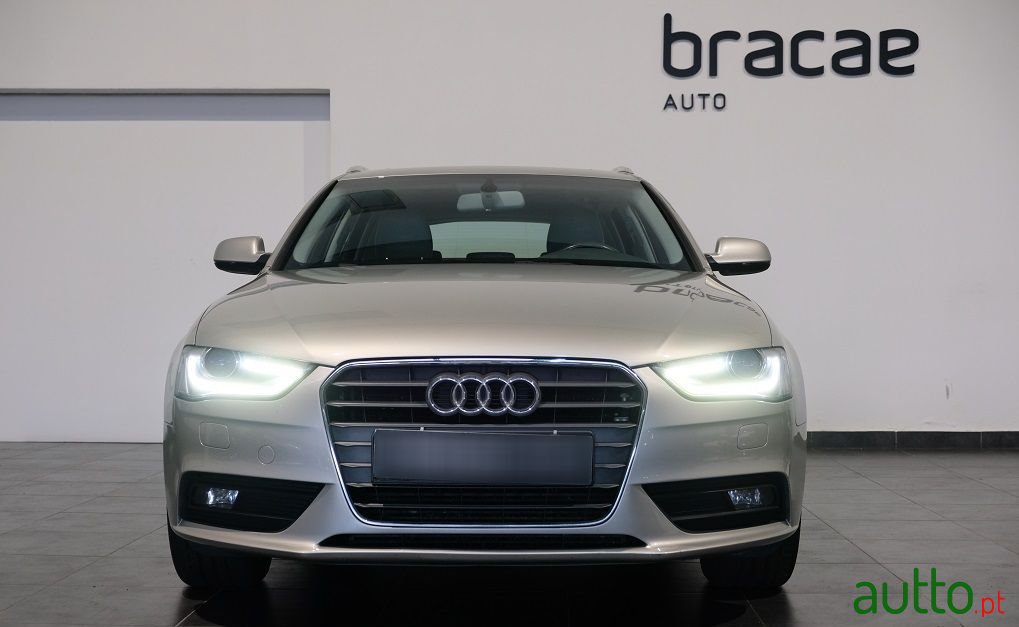 2013' Audi A4 Avant photo #2