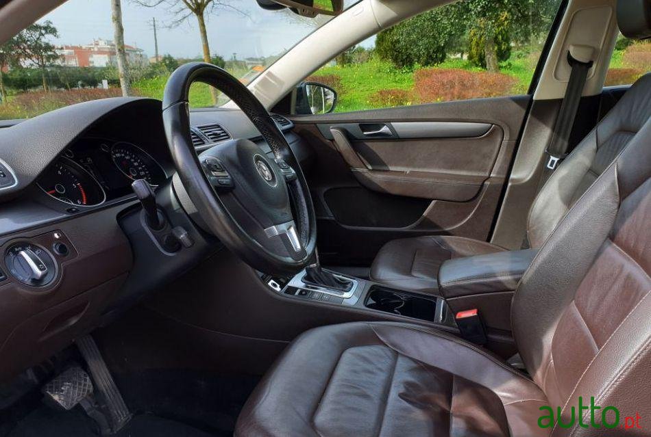 2011' Volkswagen Passat Variant photo #4