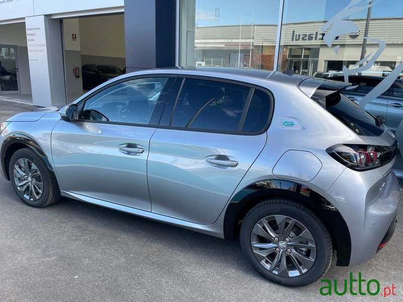 2023' Peugeot e-208 photo #2