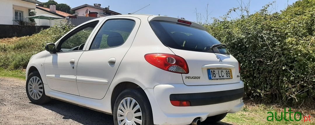 2010' Peugeot 206 Plus photo #2