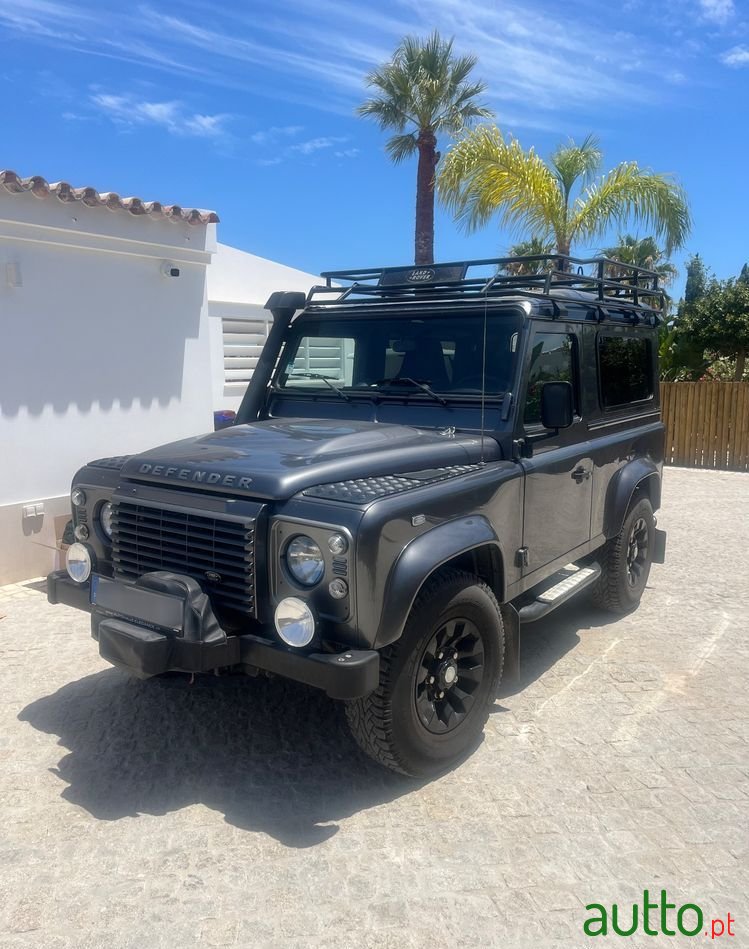 2015' Land Rover Defender photo #2