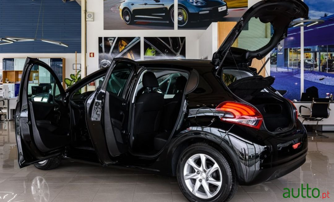 2019' Peugeot 208 photo #3