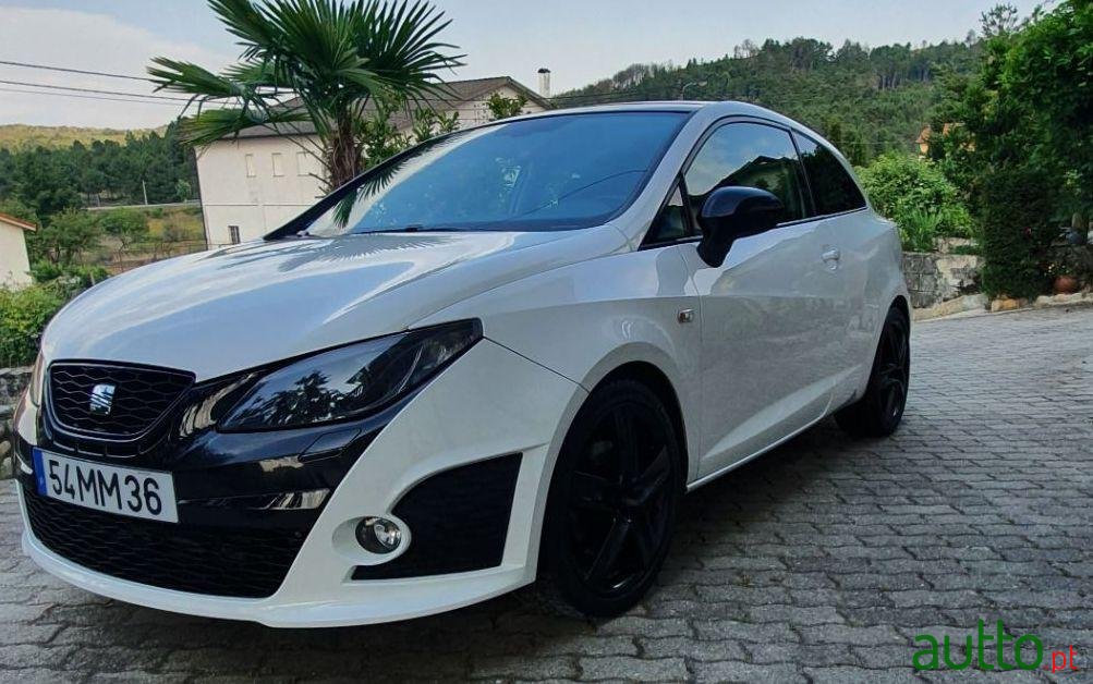 2011' SEAT Ibiza photo #2