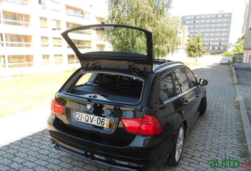 2010' BMW 320 d Touring photo #3