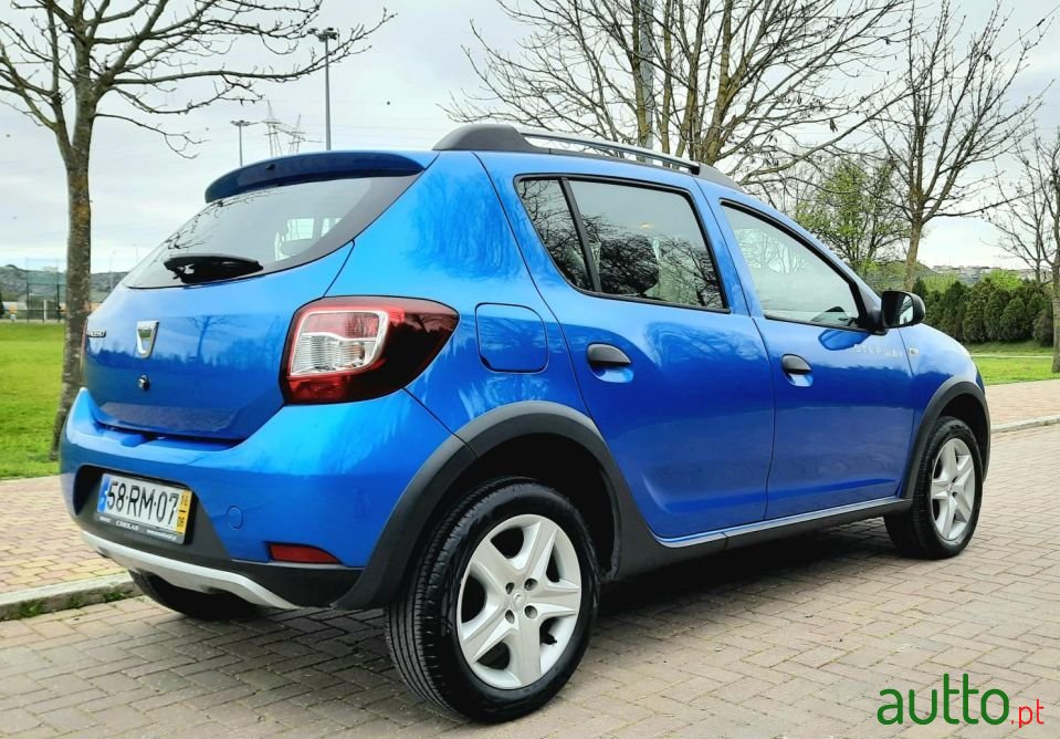 2016' Dacia Sandero photo #2