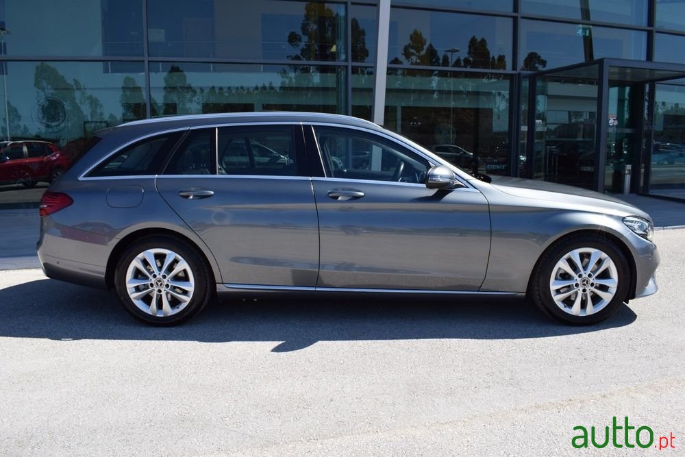2019' Mercedes-Benz Classe C photo #6