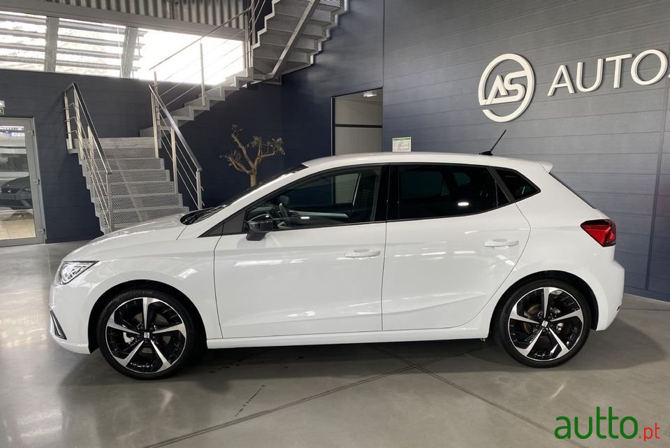 2022' SEAT Ibiza photo #2