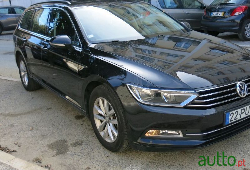 2009' Volkswagen Passat Variant photo #5