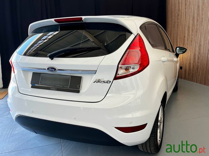 2015' Ford Fiesta photo #4