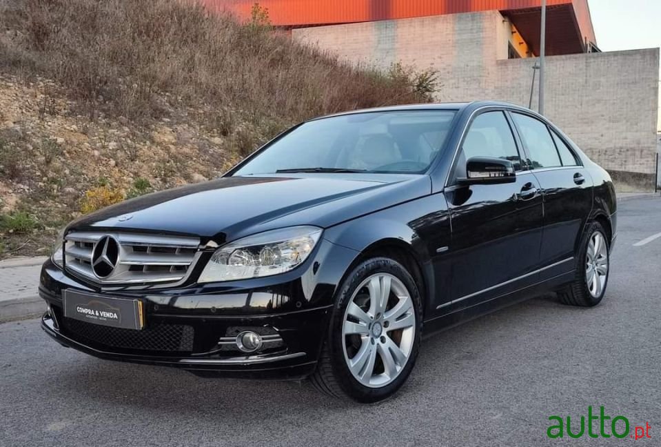 2011' Mercedes-Benz C-180 photo #1