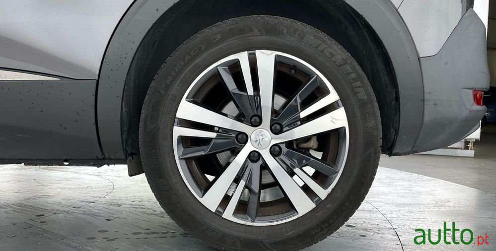 2019' Peugeot 5008 photo #3