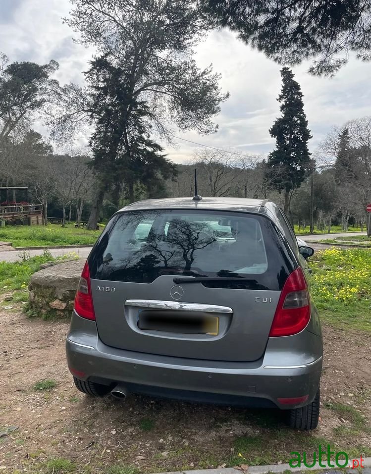 2010' Mercedes-Benz Classe A Cdi Classic photo #4
