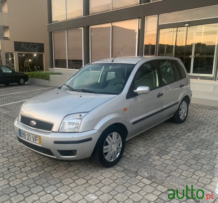 2003' Ford Fusion photo #2