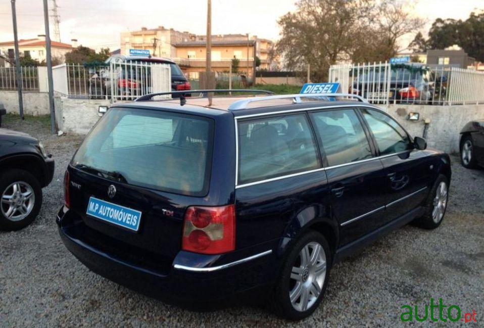 2001' Volkswagen Passat Variant photo #1