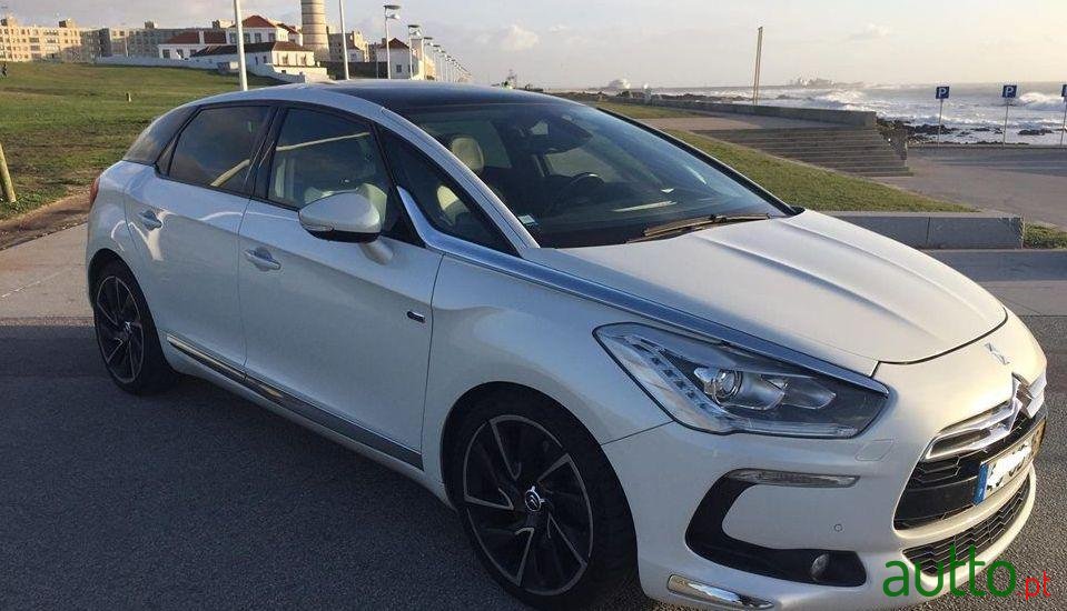 2012' Citroen DS5 photo #1