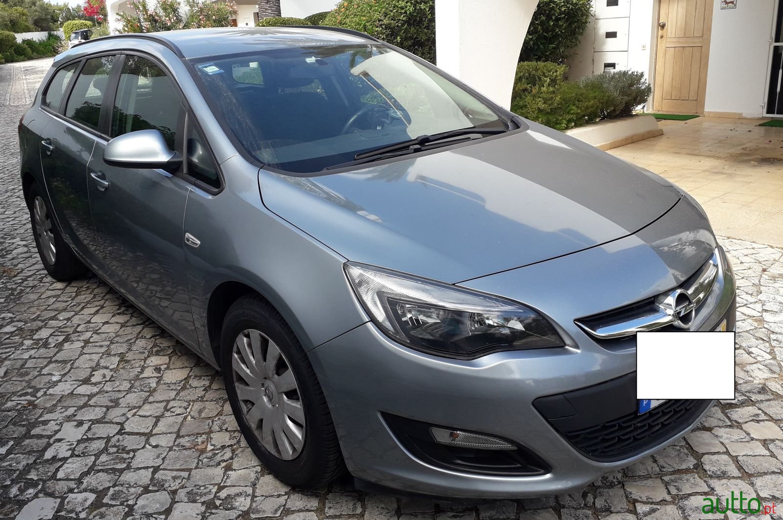 2013' Opel Astra Sports tourer photo #3