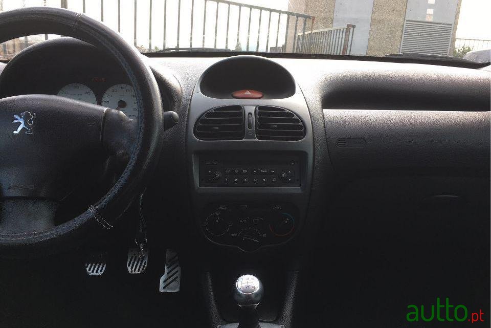 2003' Peugeot 206 Sw photo #1