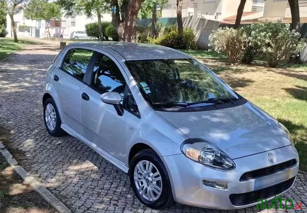 2014' Fiat Punto 1.2 Lounge S&S photo #3