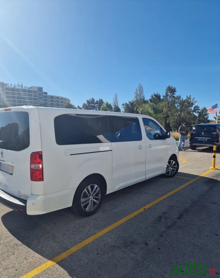 2018' Peugeot Traveller photo #1