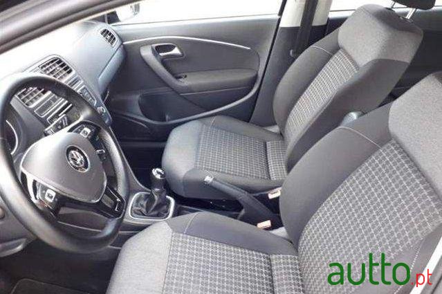 2017' Volkswagen Polo 1.0 Confortline photo #1