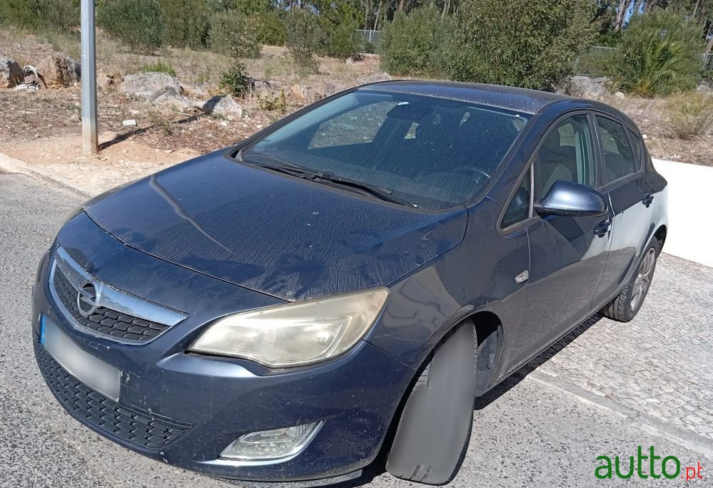 2010' Opel Astra photo #3