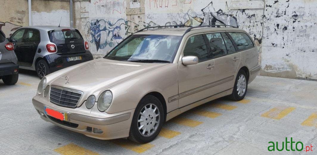 2000' Mercedes-Benz E-270 photo #3