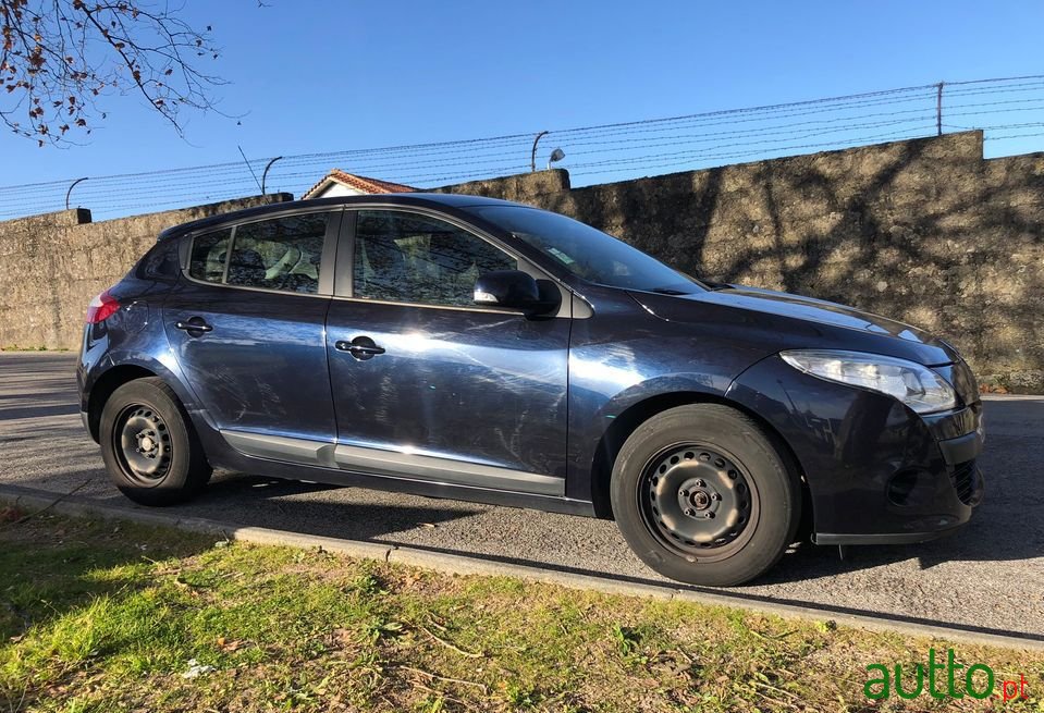 2010' Renault Megane photo #3