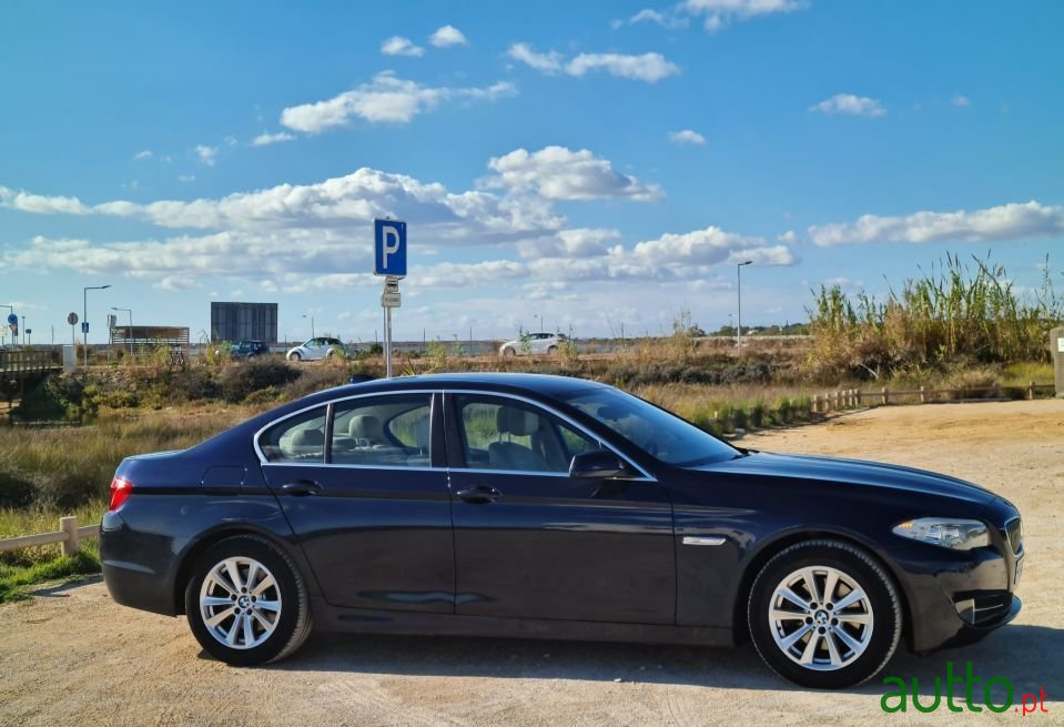 2011' BMW 520 photo #3