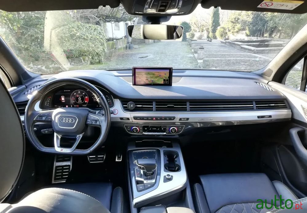 2017' Audi SQ7 photo #4