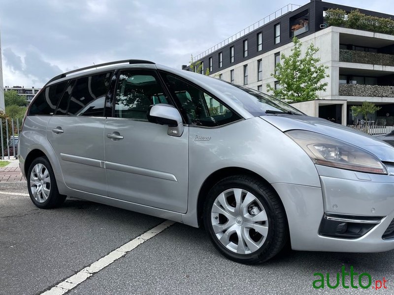 2007' Citroen C4 Grand Picasso photo #3