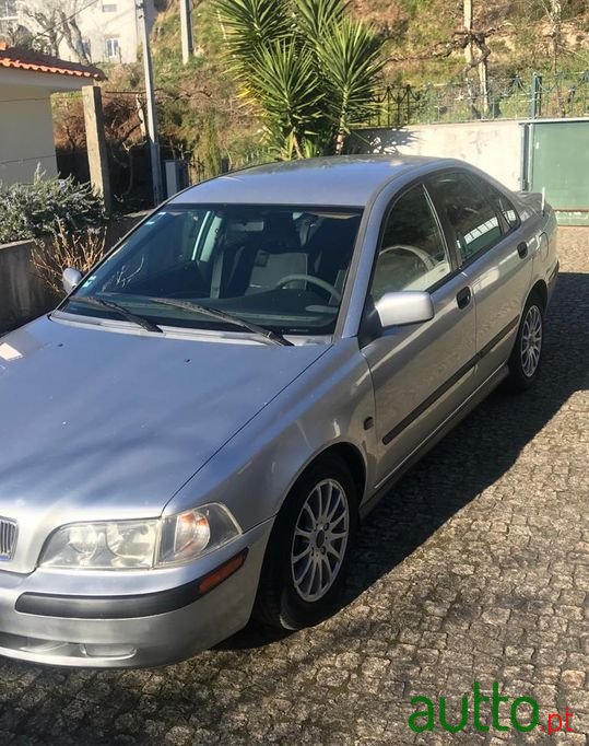 2001' Volvo S40 photo #2