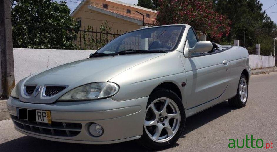 2001' Renault Megane photo #1