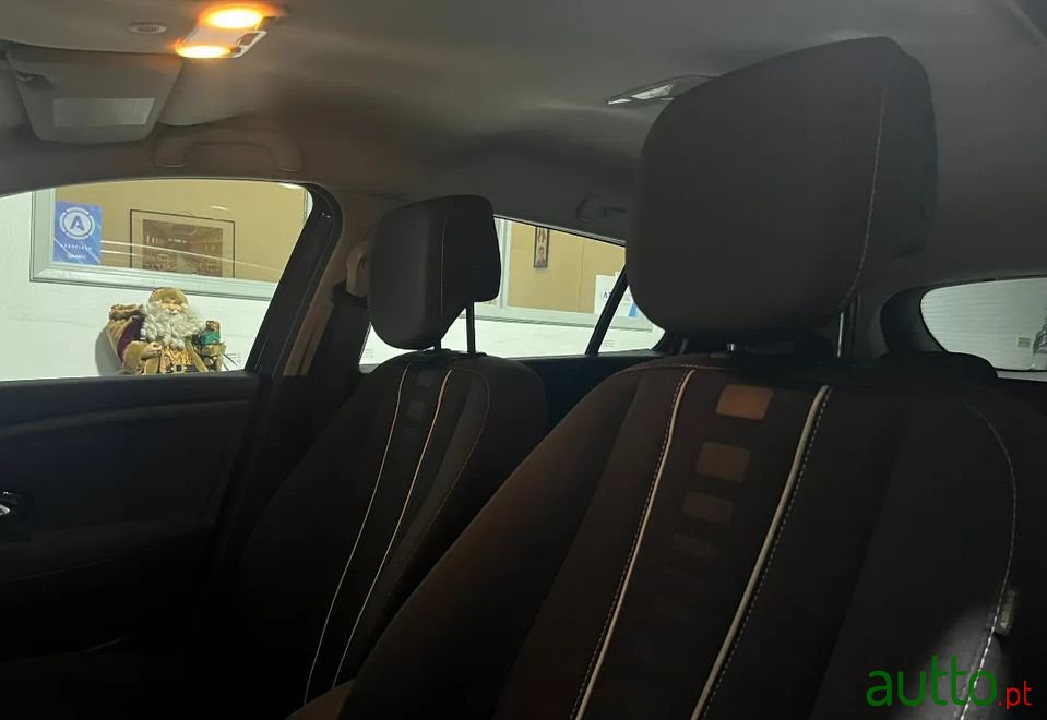 2014' Renault Megane Sport Tourer photo #2