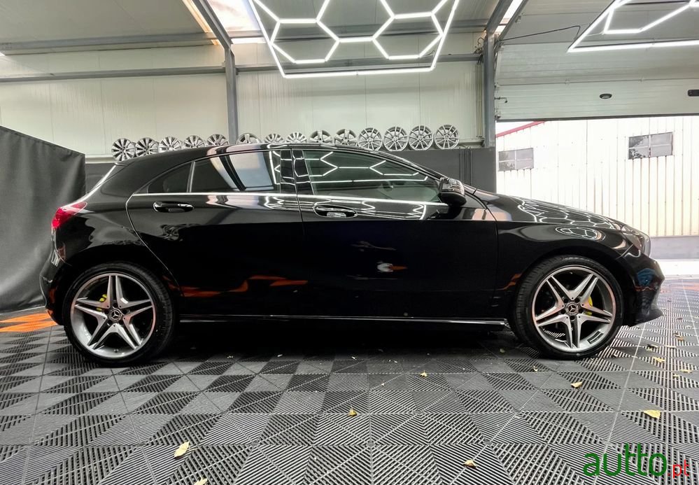 2018' Mercedes-Benz Classe A D Urban photo #3