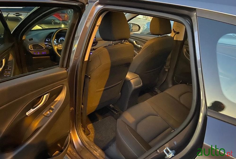 2018' Hyundai i30 Cw photo #5