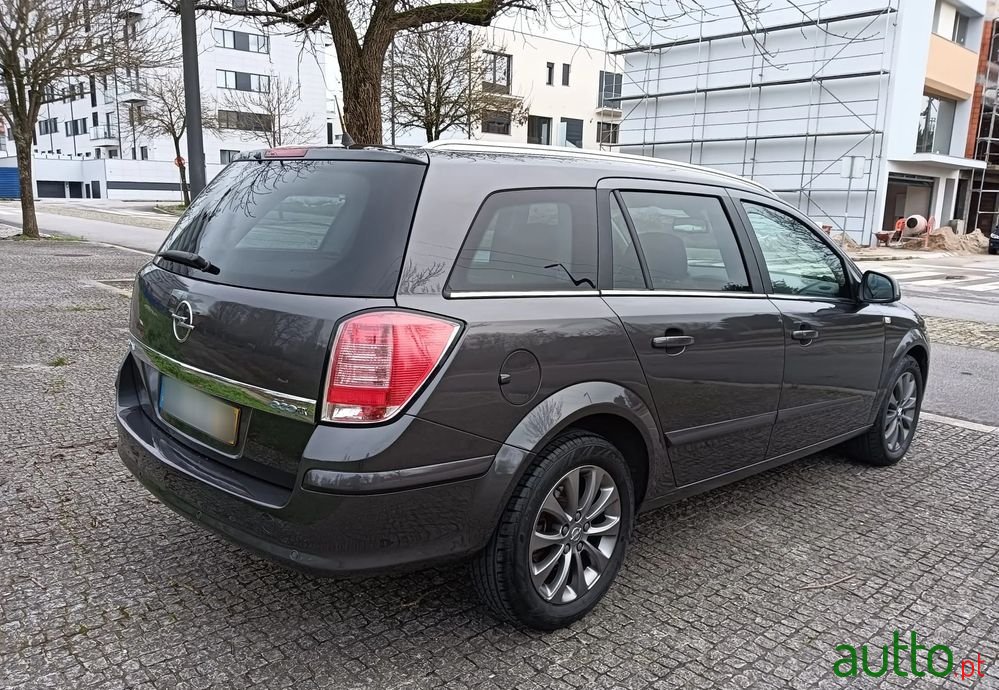 2010' Opel Astra Caravan photo #2