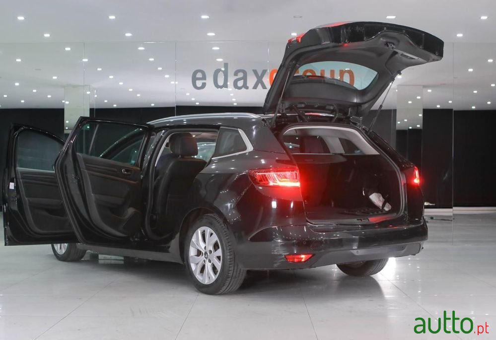 2020' Renault Megane Sport Tourer photo #5